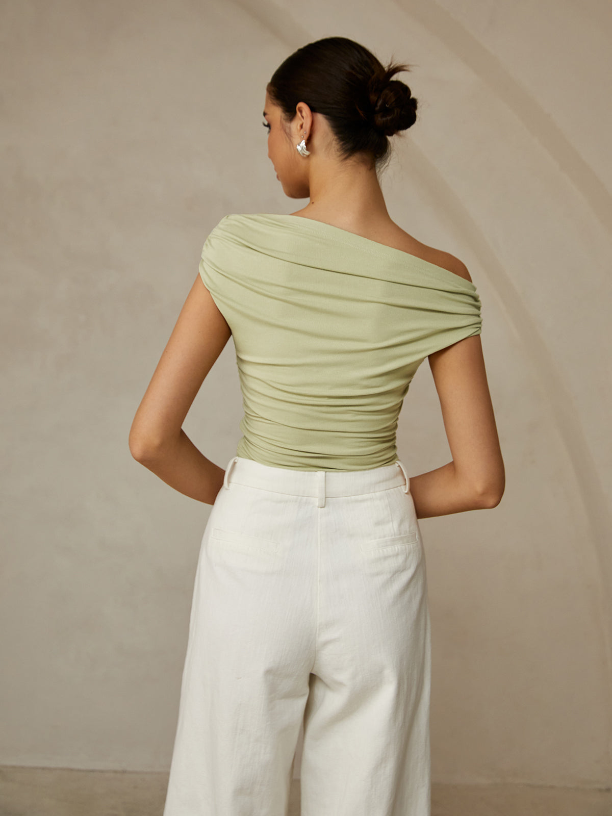 Amaraine™ I T-shirt élégant à col asymétrique