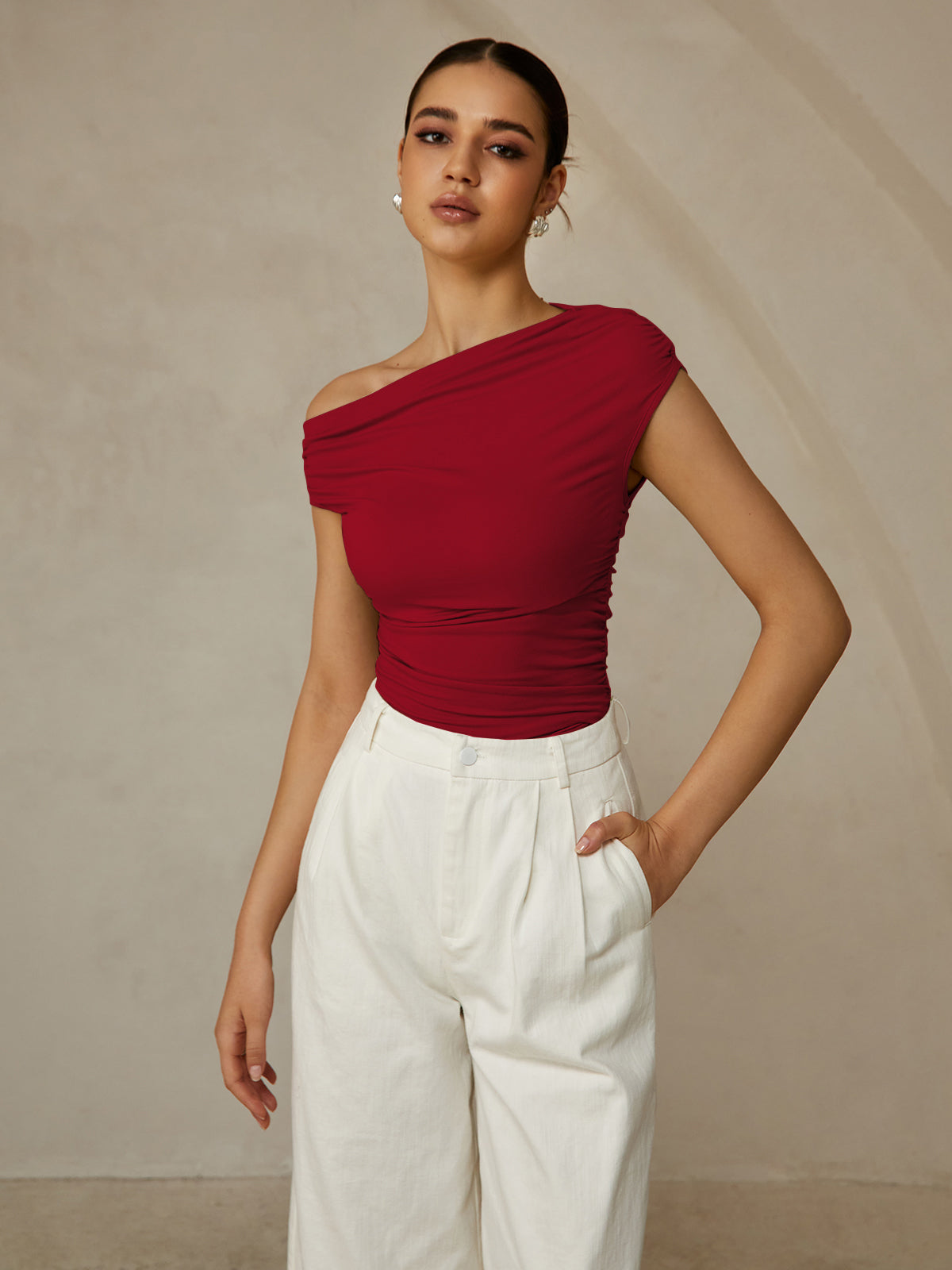 Amaraine™ I T-shirt élégant à col asymétrique