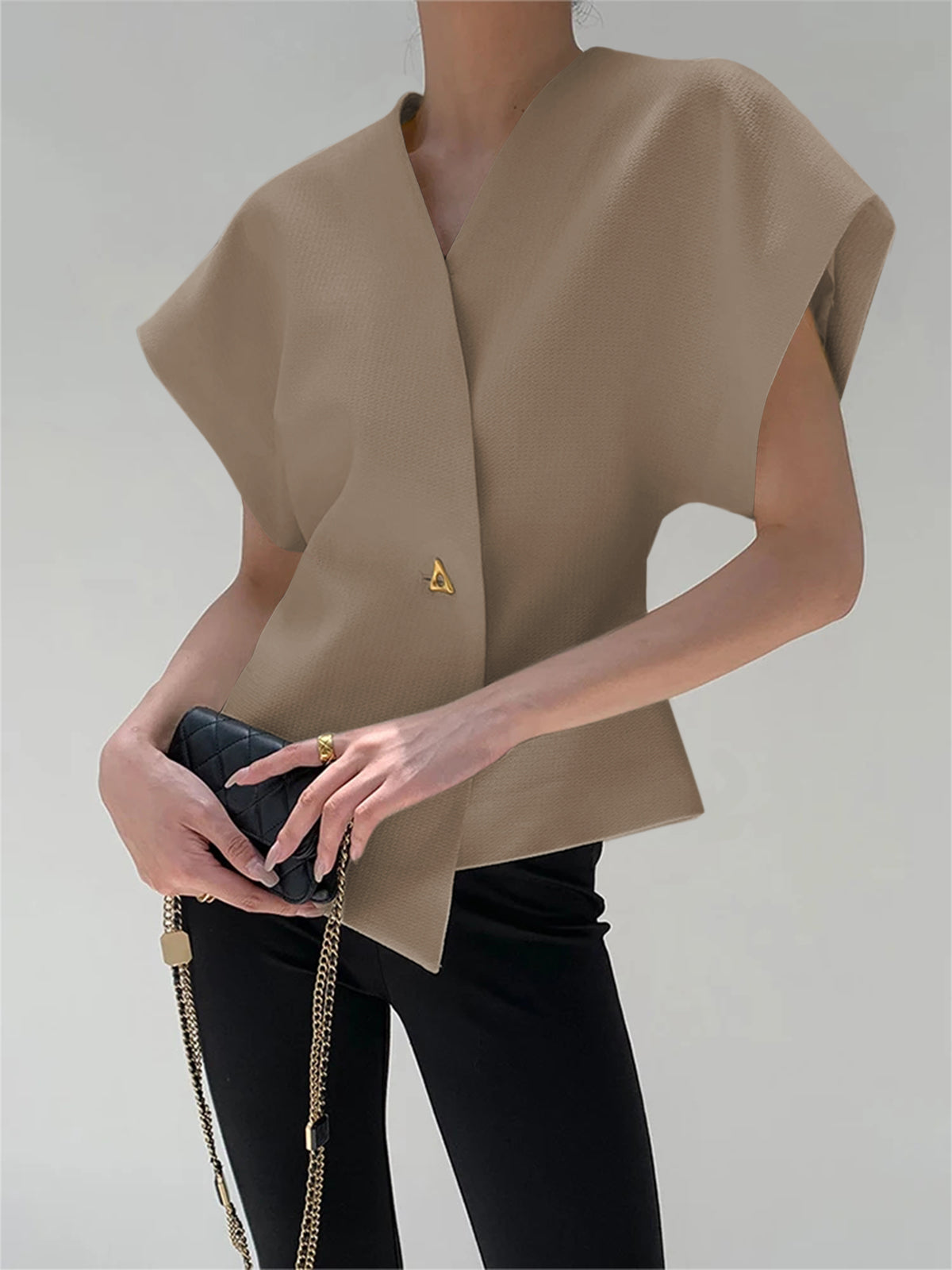 Amaraine™ I Blouse élégante à col v avec détails boutonnés