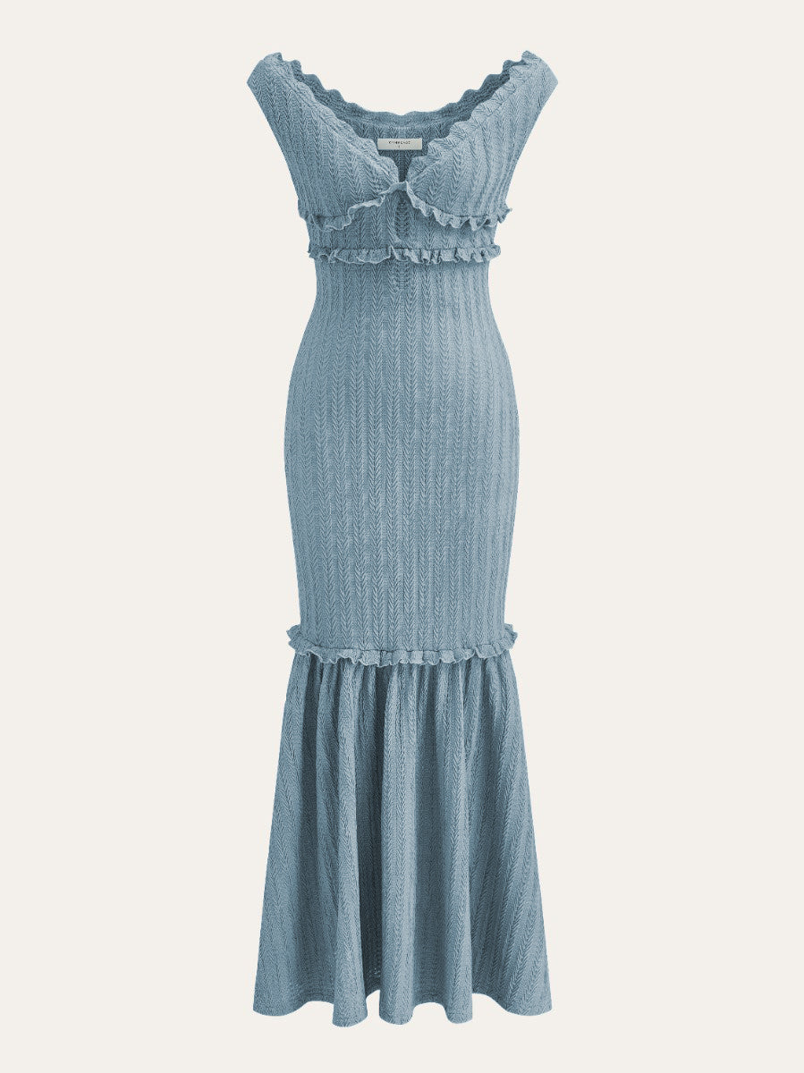 Robe décolletée à volants