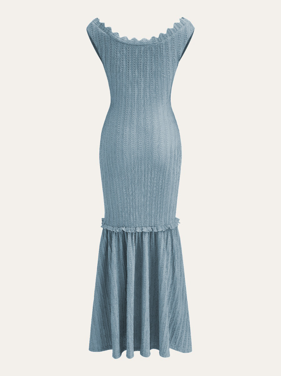 Robe décolletée à volants