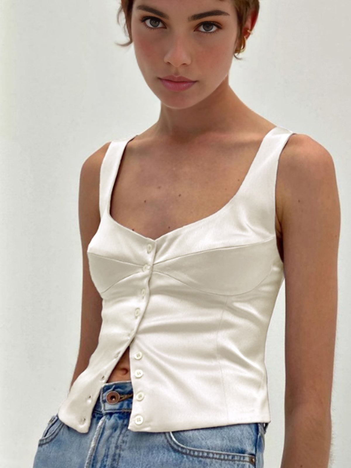 Amaraine™ I Haut élégant à bretelles avec détails boutonnés